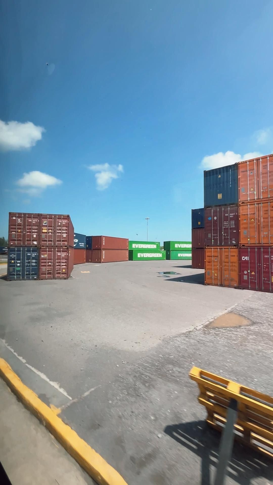 Sorting containers